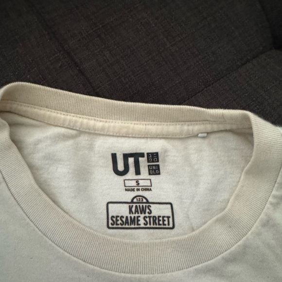 Kaws Sesame Street T shirt - Picture 2 of 5